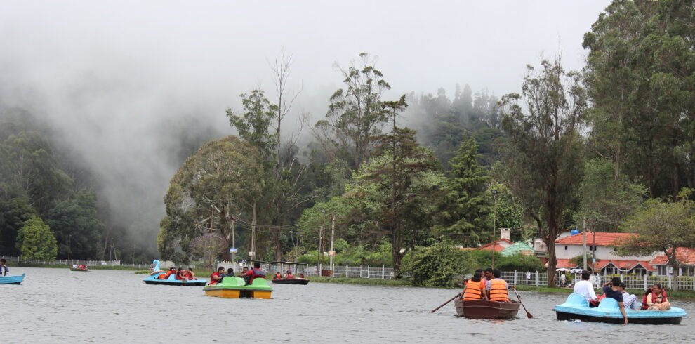 Boating_in_Kodaikanal_Lake_with_Mist