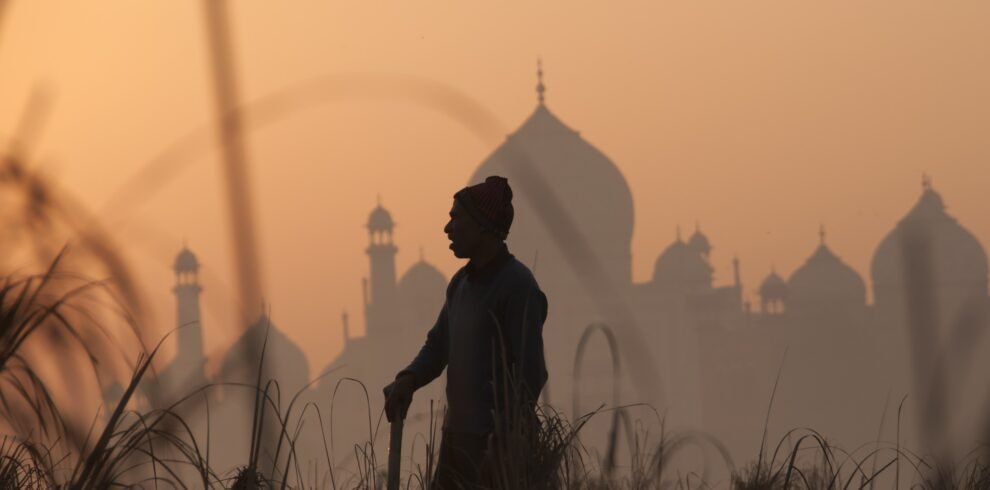 taj-mahal-at-sunrise-on-the-yamuna-river