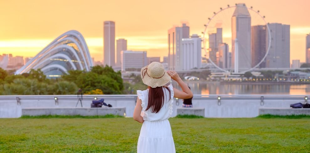 woman-travel-in-singapore